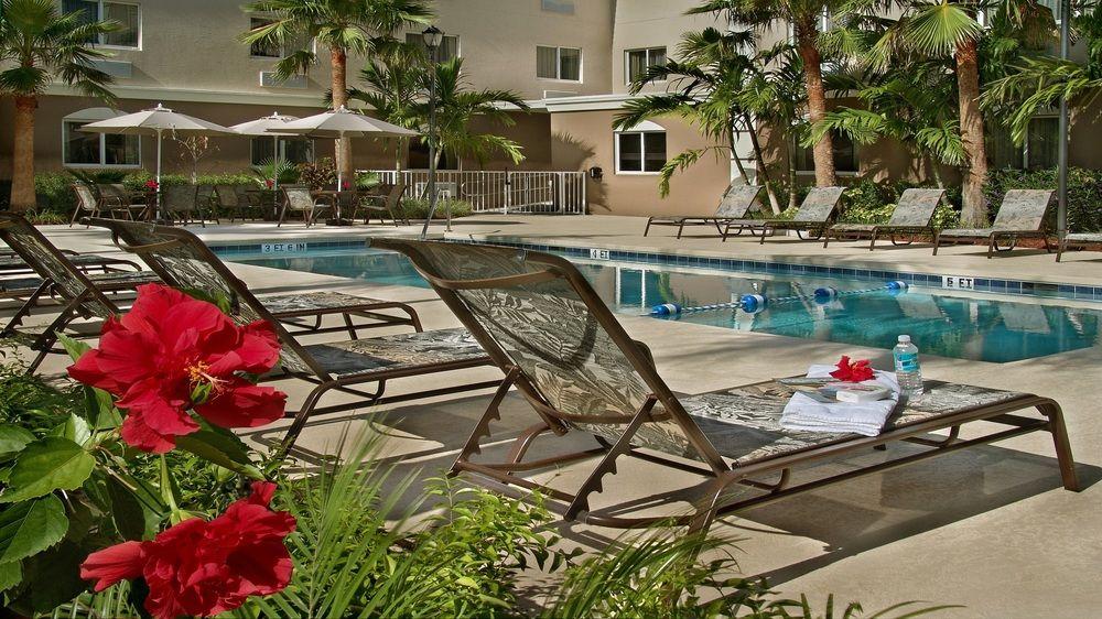 Holiday Inn Express West Palm Beach Metrocentre By Ihg Exterior photo
