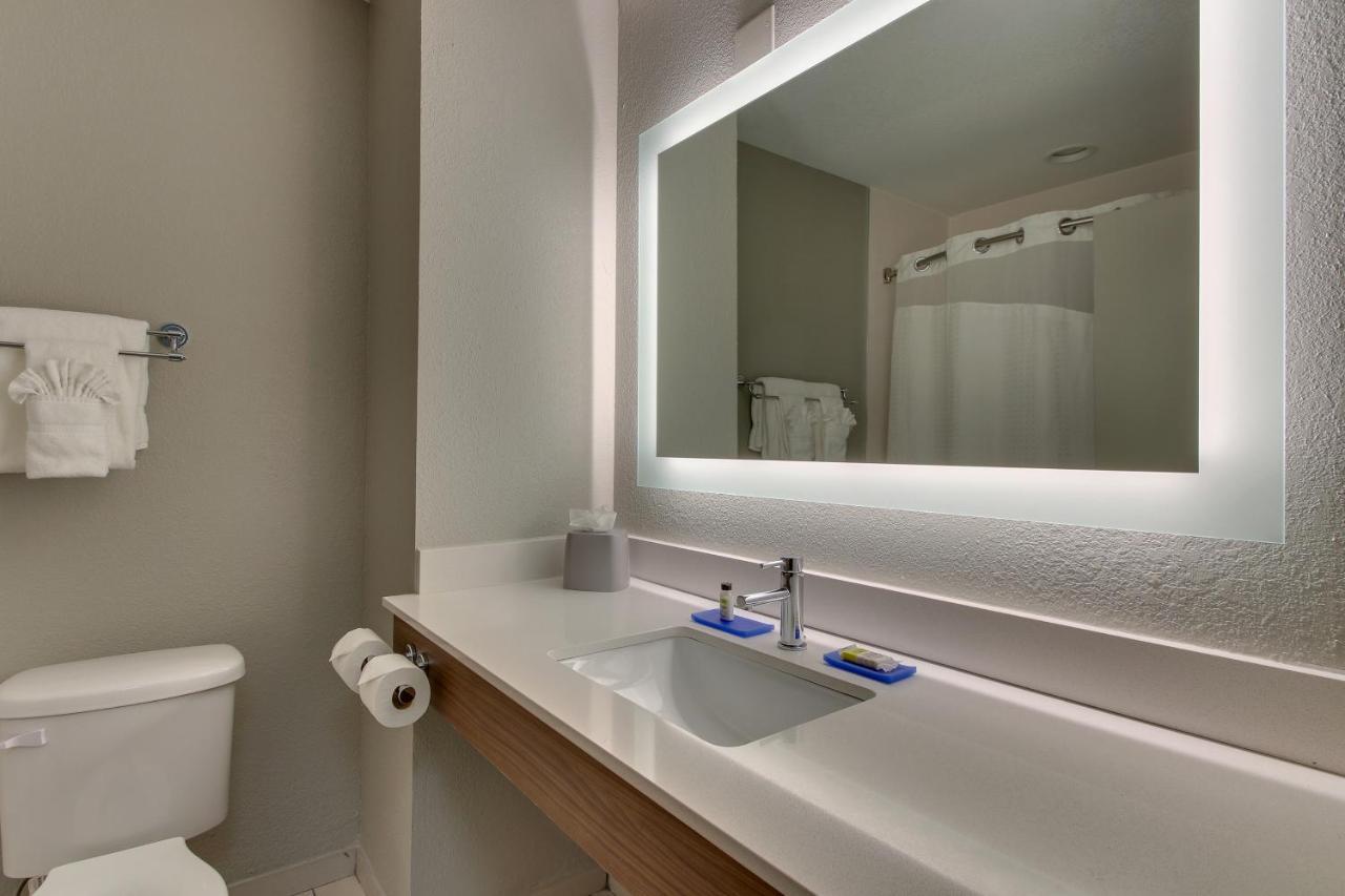 Holiday Inn Express West Palm Beach Metrocentre By Ihg Exterior photo