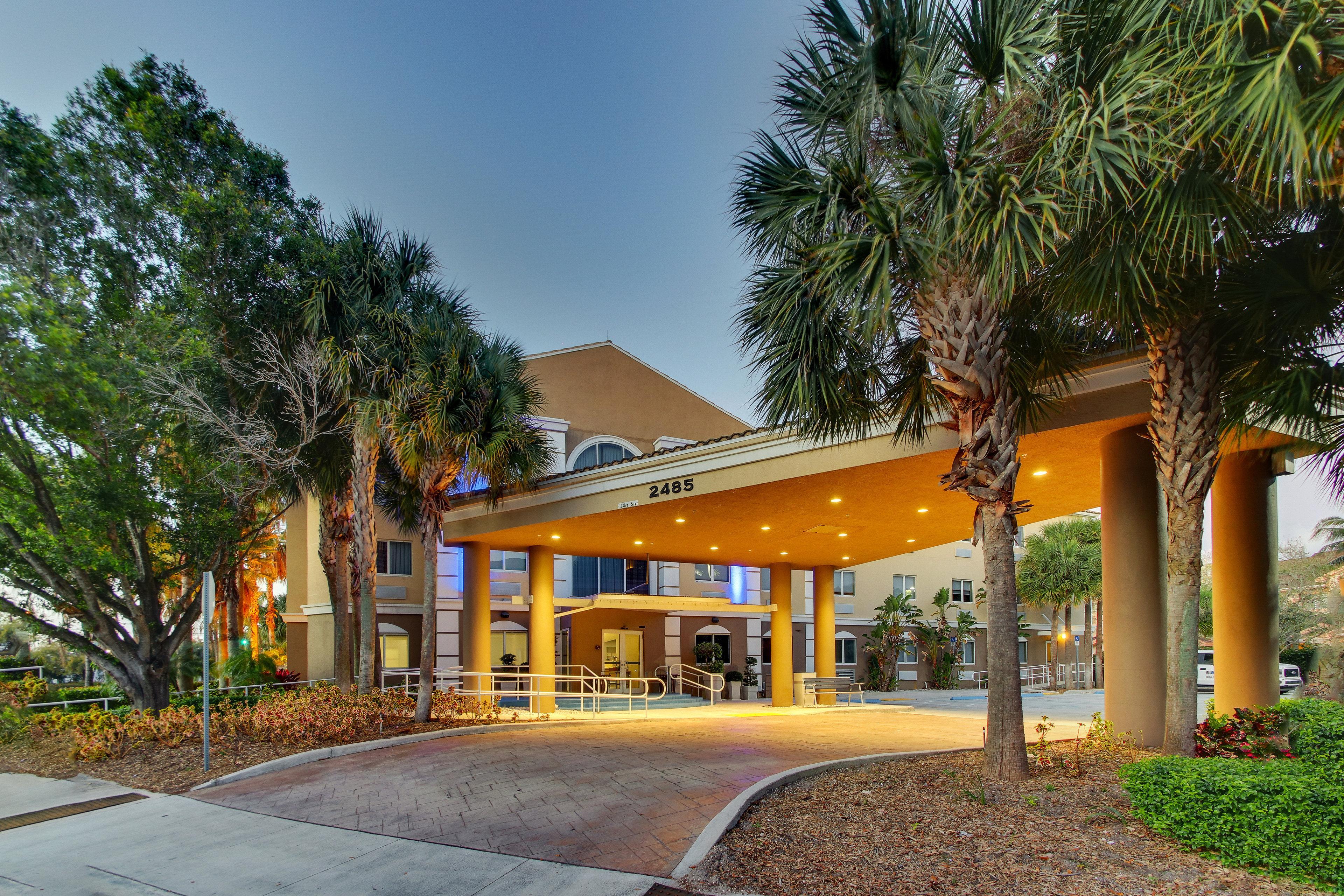 Holiday Inn Express West Palm Beach Metrocentre By Ihg Exterior photo