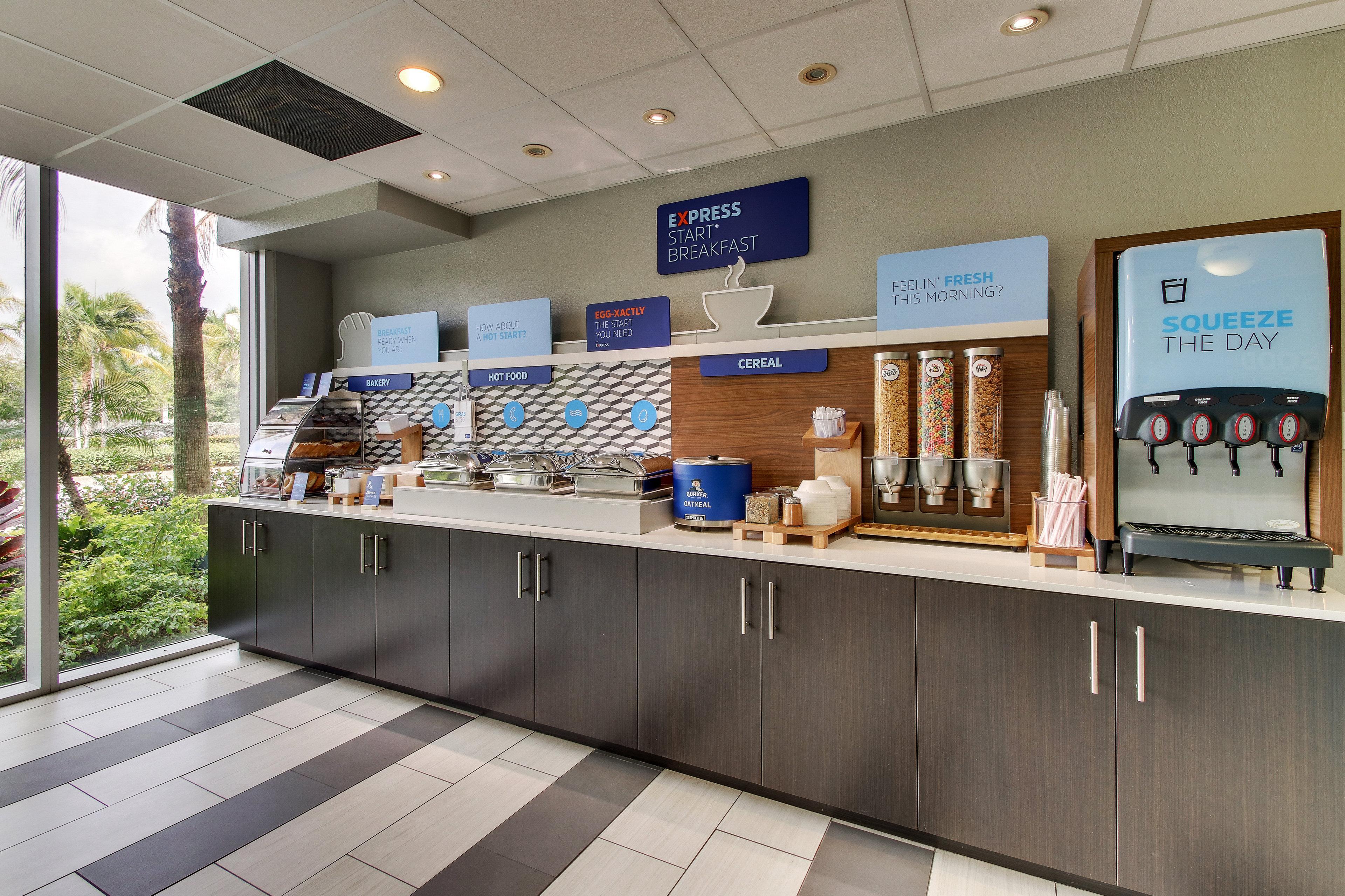 Holiday Inn Express West Palm Beach Metrocentre By Ihg Exterior photo