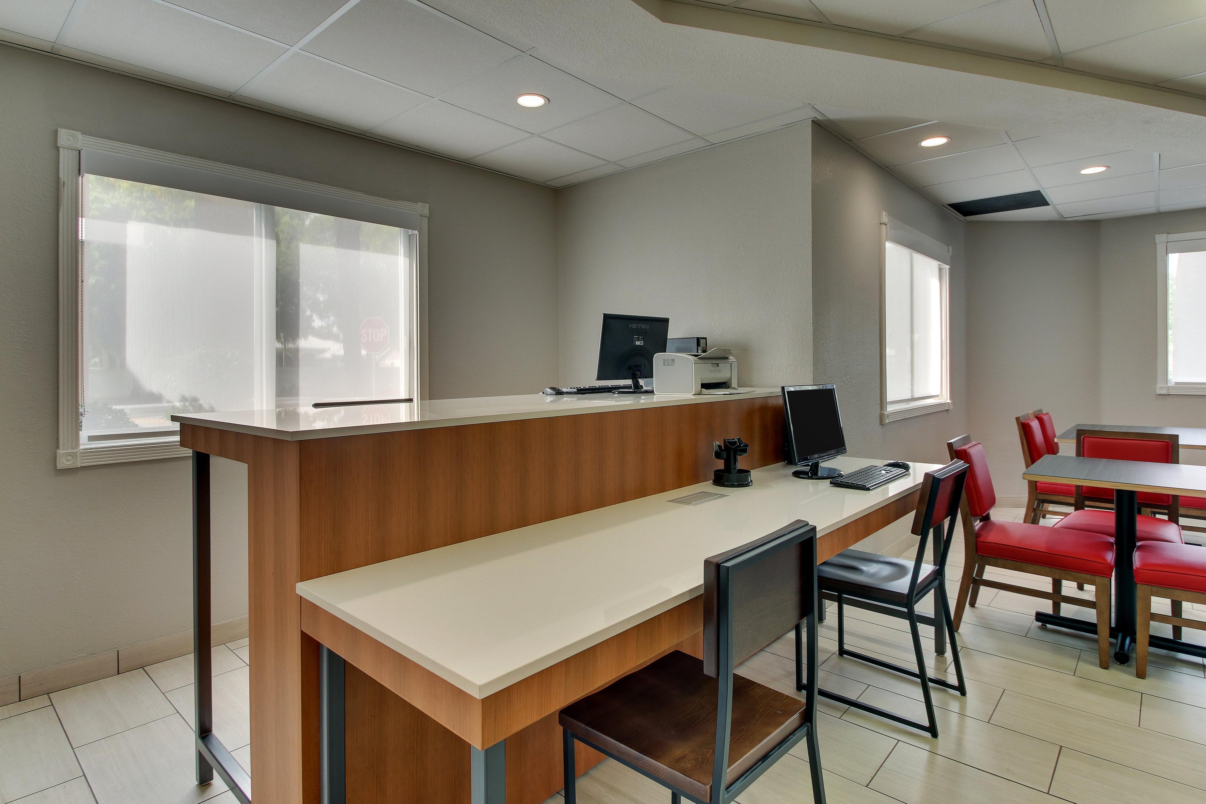 Holiday Inn Express West Palm Beach Metrocentre By Ihg Exterior photo