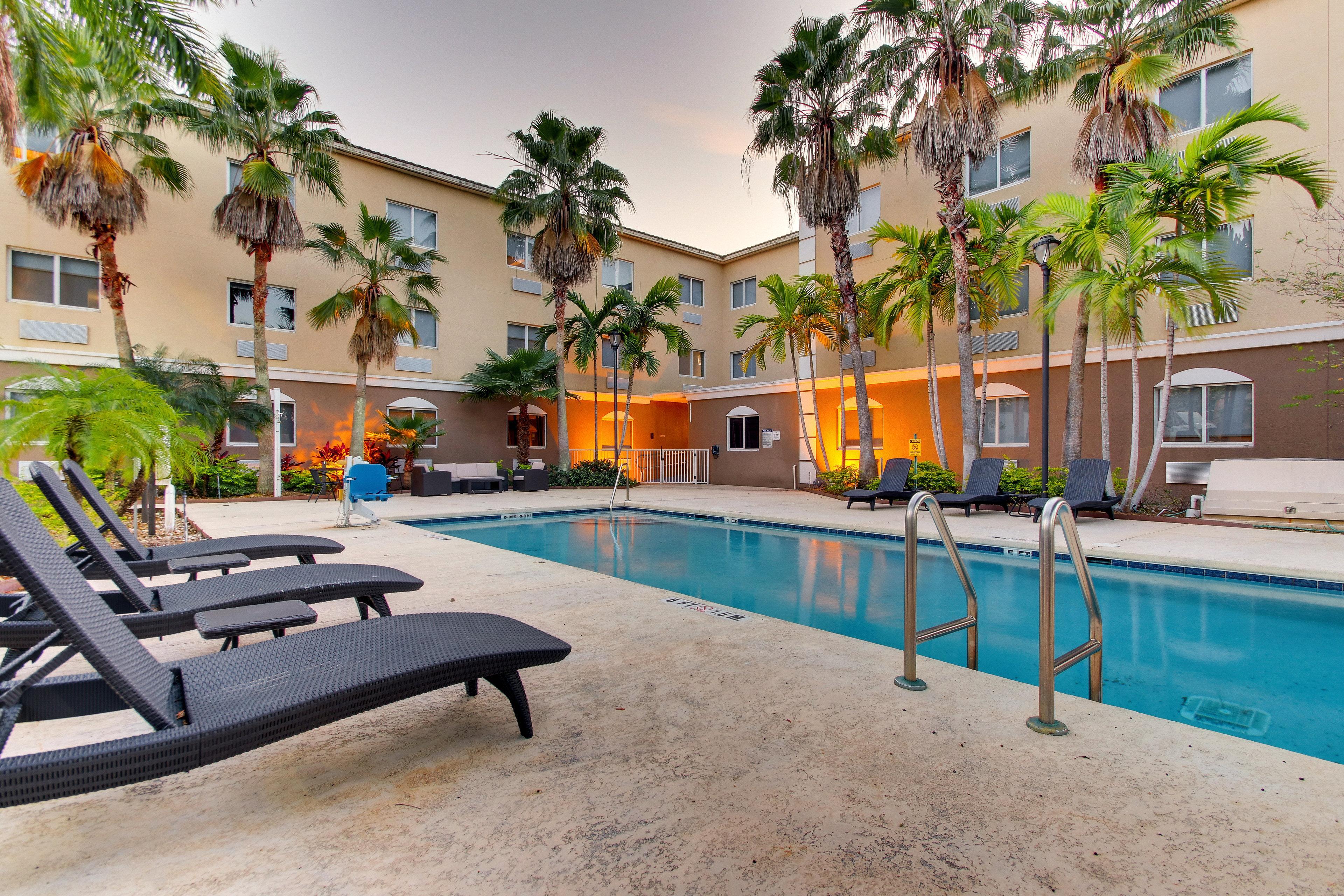 Holiday Inn Express West Palm Beach Metrocentre By Ihg Exterior photo