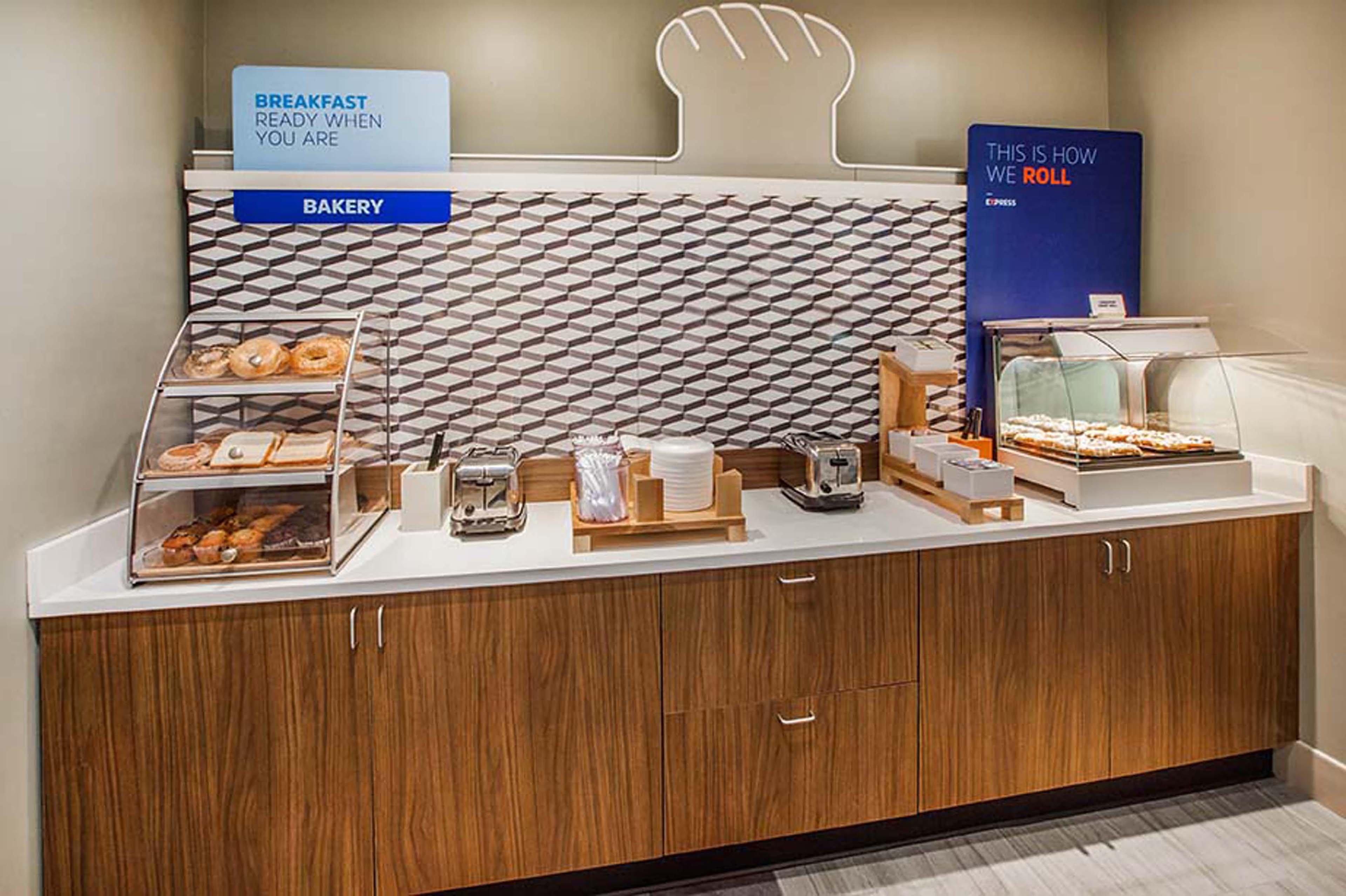 Holiday Inn Express West Palm Beach Metrocentre By Ihg Exterior photo