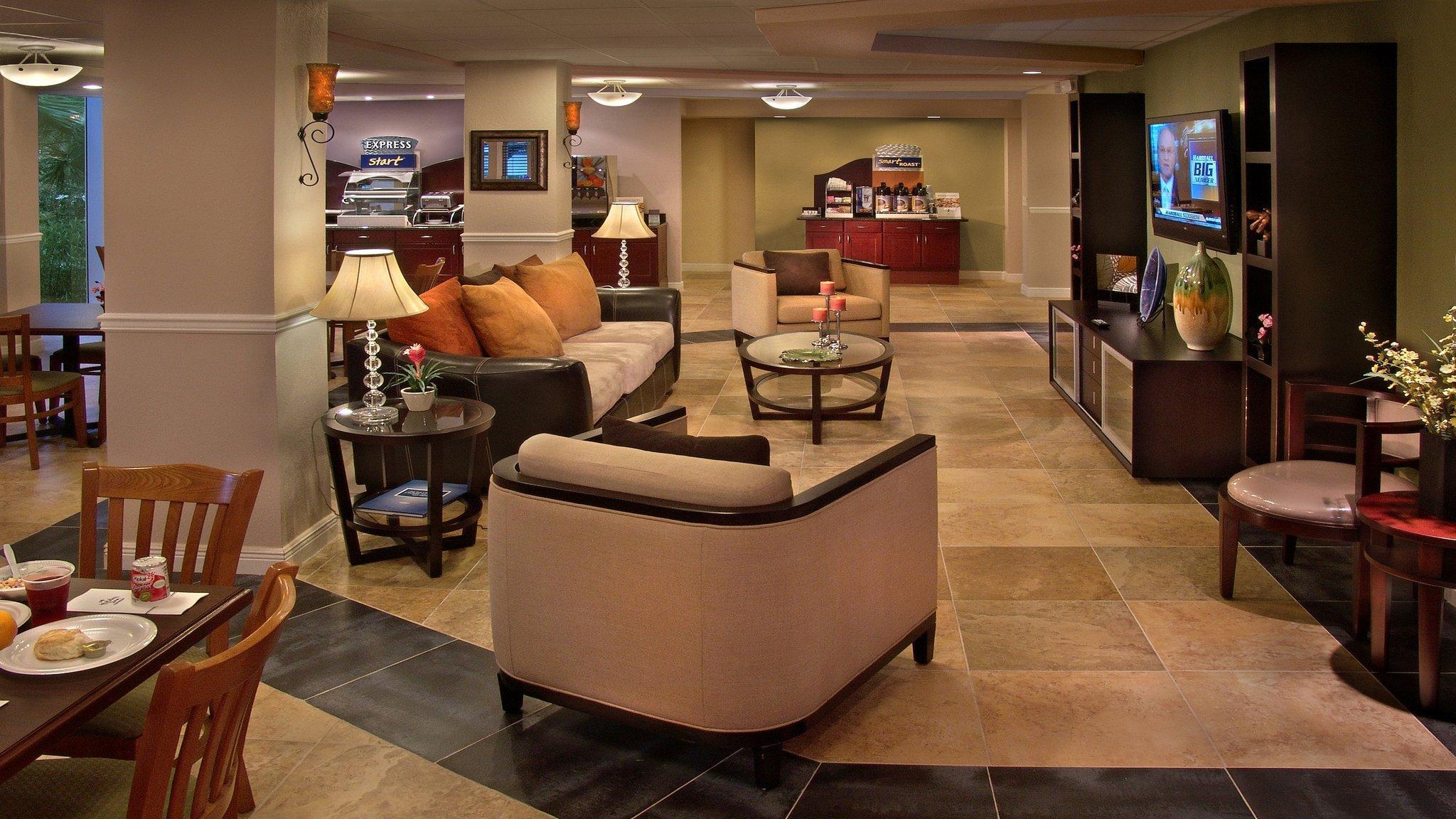 Holiday Inn Express West Palm Beach Metrocentre By Ihg Exterior photo