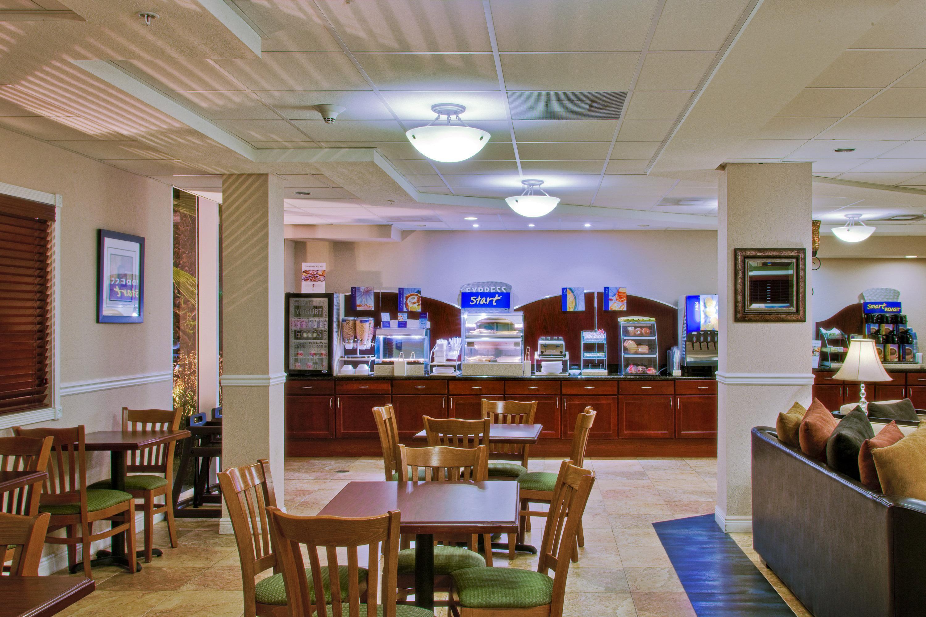 Holiday Inn Express West Palm Beach Metrocentre By Ihg Exterior photo
