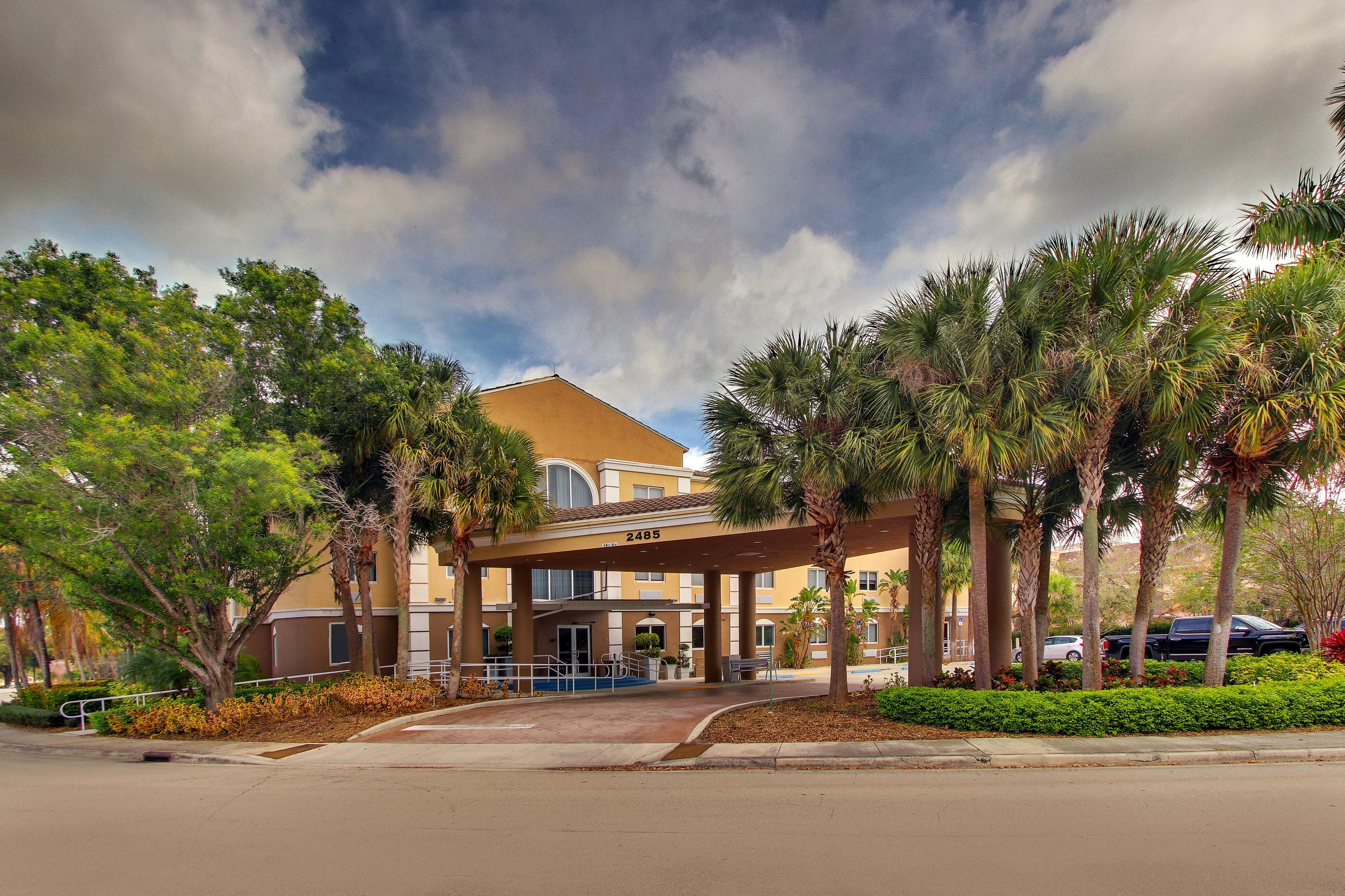 Holiday Inn Express West Palm Beach Metrocentre By Ihg Exterior photo