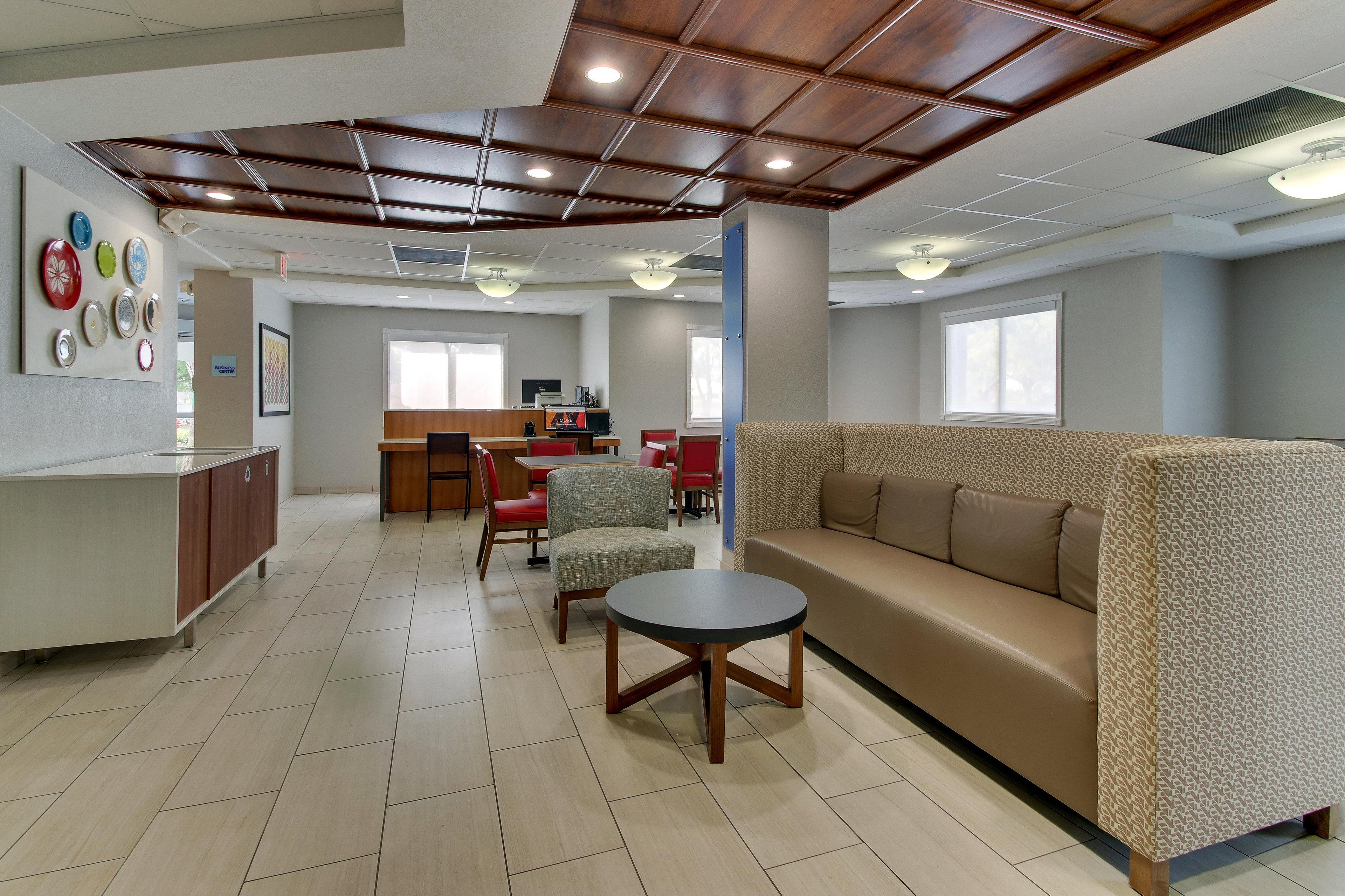 Holiday Inn Express West Palm Beach Metrocentre By Ihg Exterior photo