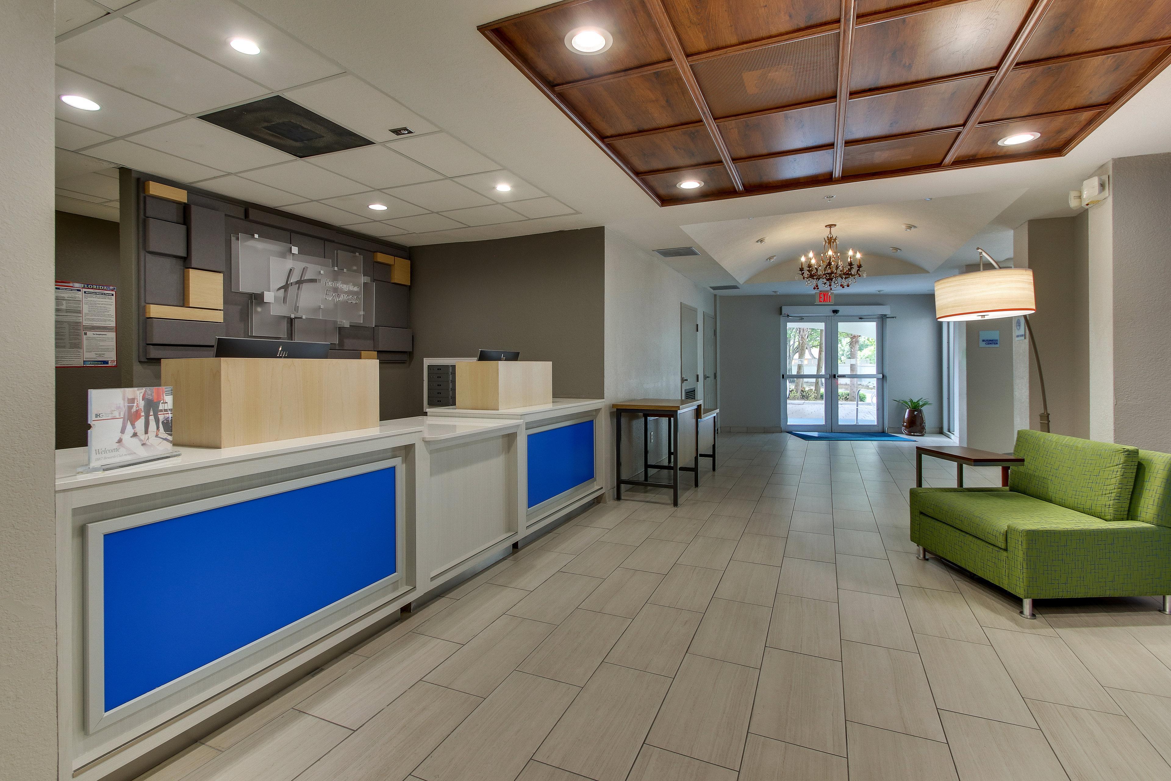 Holiday Inn Express West Palm Beach Metrocentre By Ihg Exterior photo